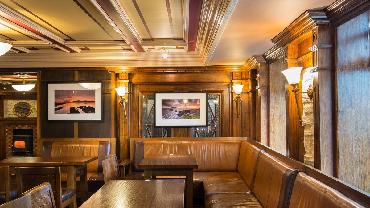 Ballyferriter Hotel | Ceann Sibeal Hotel