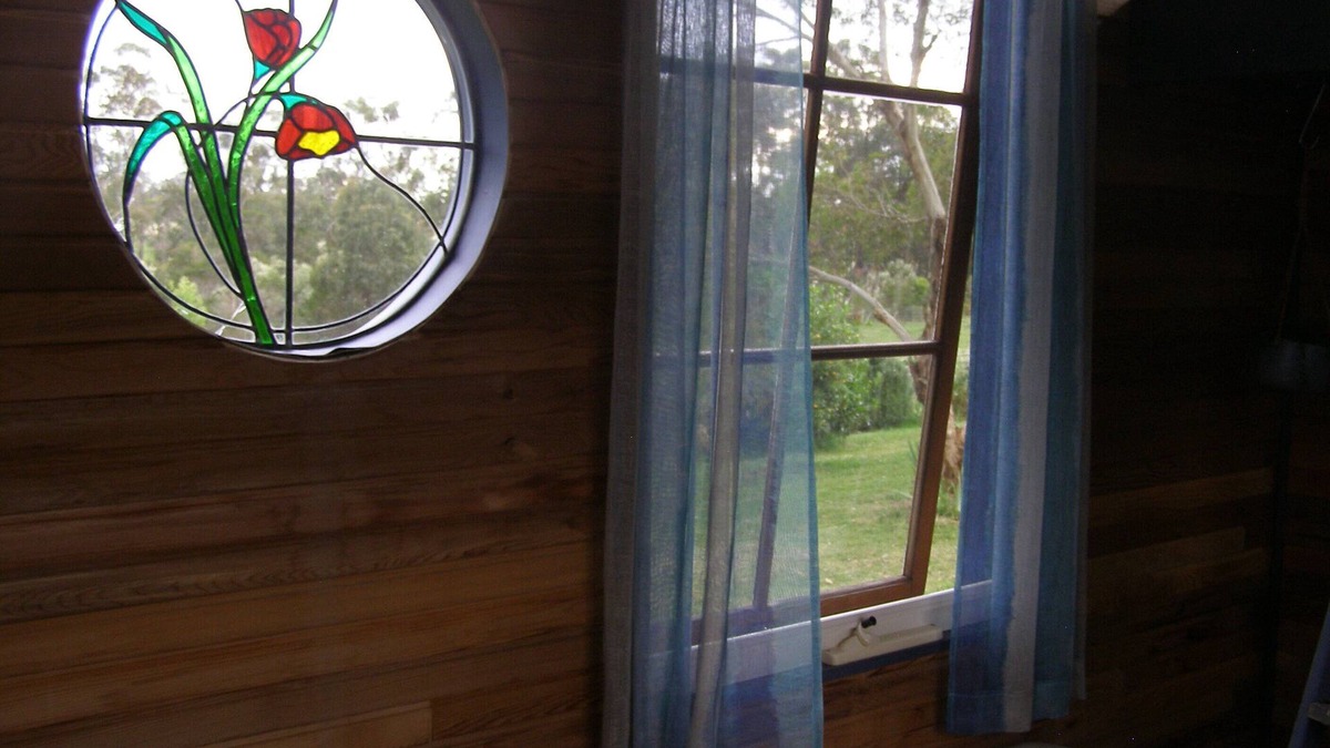 Nyora Apartment | Cedar Cosy Tiny Farm Stay Loch & Rail Trail pit stop for Philip Island or Prom