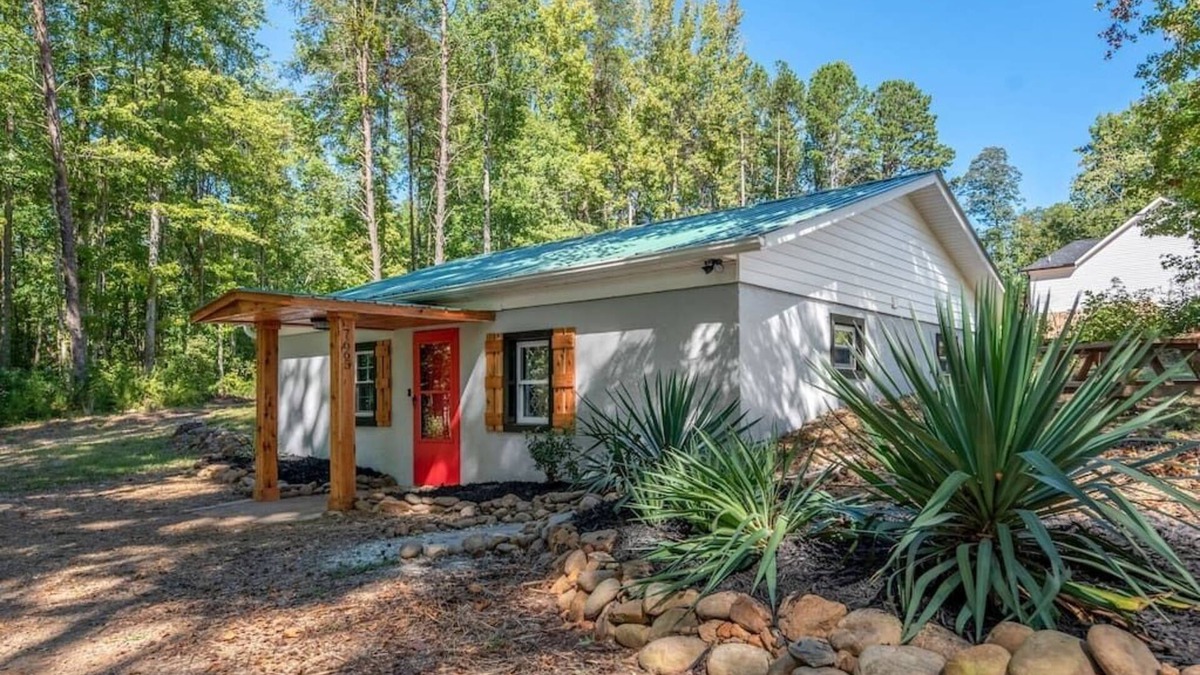 Westport House | "Cedar Cottage"- Comfort & Style Near Lake Norman
