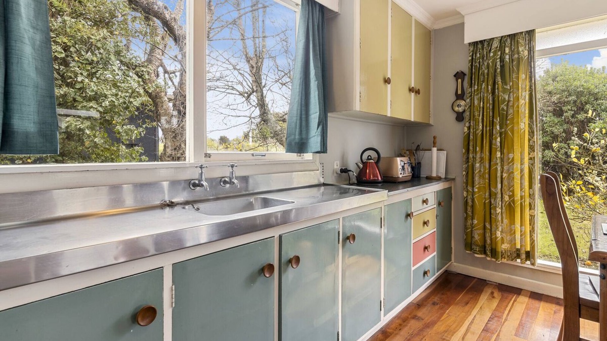 Te Rangiita Cottage | Cedar Cottage - Tauranga Taupo Holiday Home