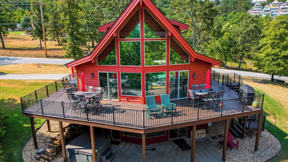 Branson House | Cedar Cove -Private Lake Front + Hot Tub -5 min to Branson Strip -Dogs ok w/fee!