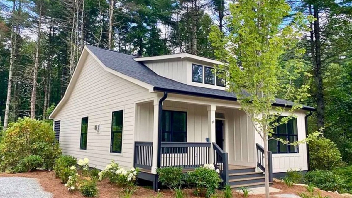 Cashiers House | Cedar Creek Cottage (Short walk to waterfall!)