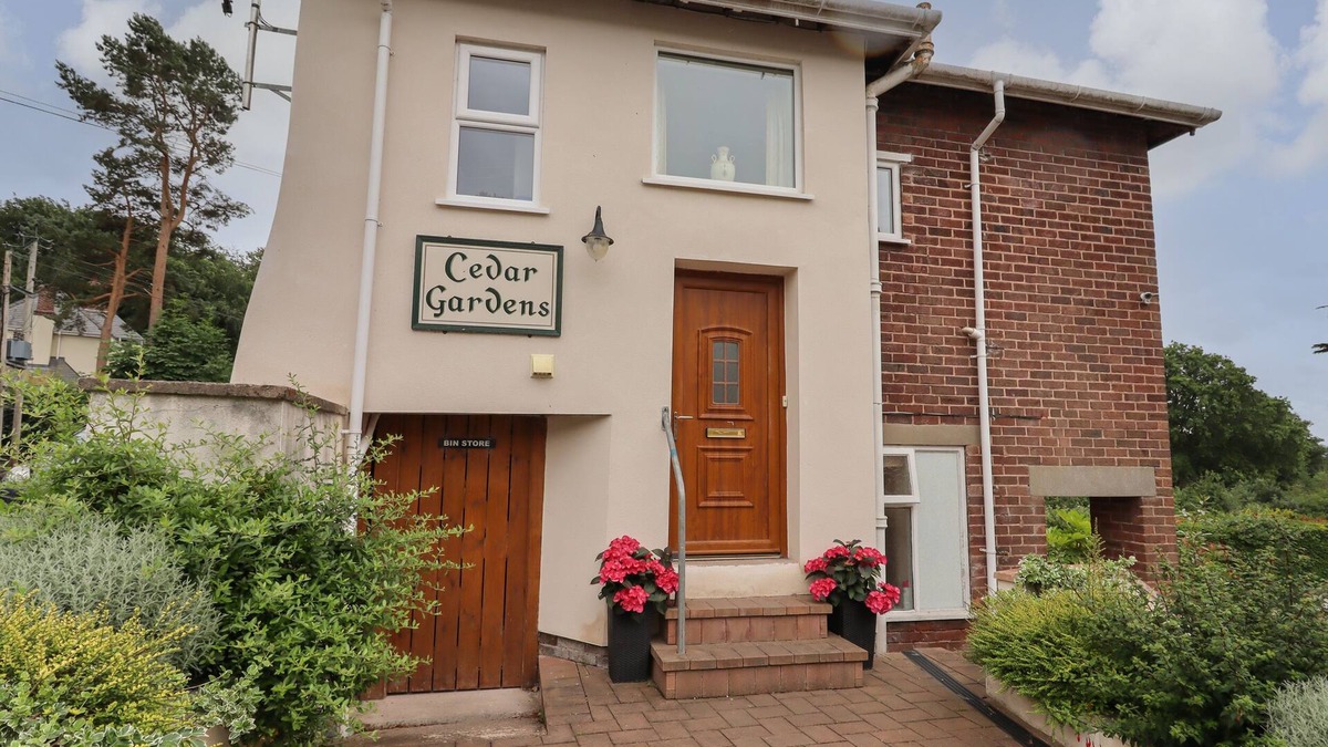Llanbedr-dyffryn-clwyd Cottage | CEDAR GARDENS, family friendly in Llanbedr-Dyffryn-Clwyd