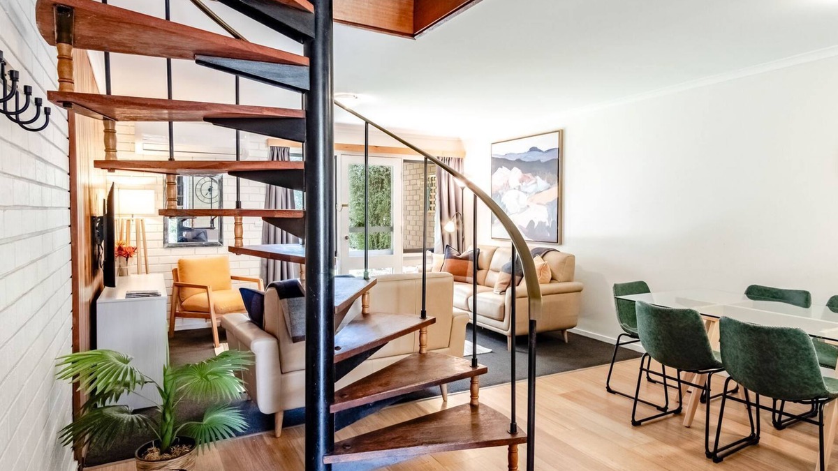 Bright Apartment | CEDAR HOLIDAY UNITS - APARTMENT 4: Bright