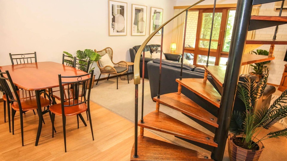 Bright Apartment | CEDAR HOLIDAY UNITS - APARTMENT 3: Bright