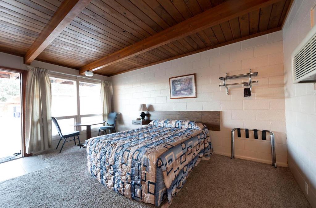 McCook Hotel | Cedar Inn