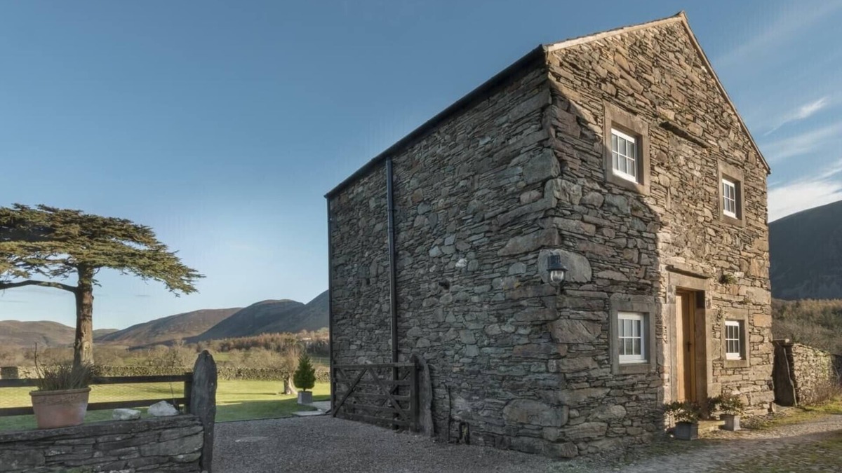 Loweswater Cottage | CEDAR NOOK, romantic, with a garden in Loweswater