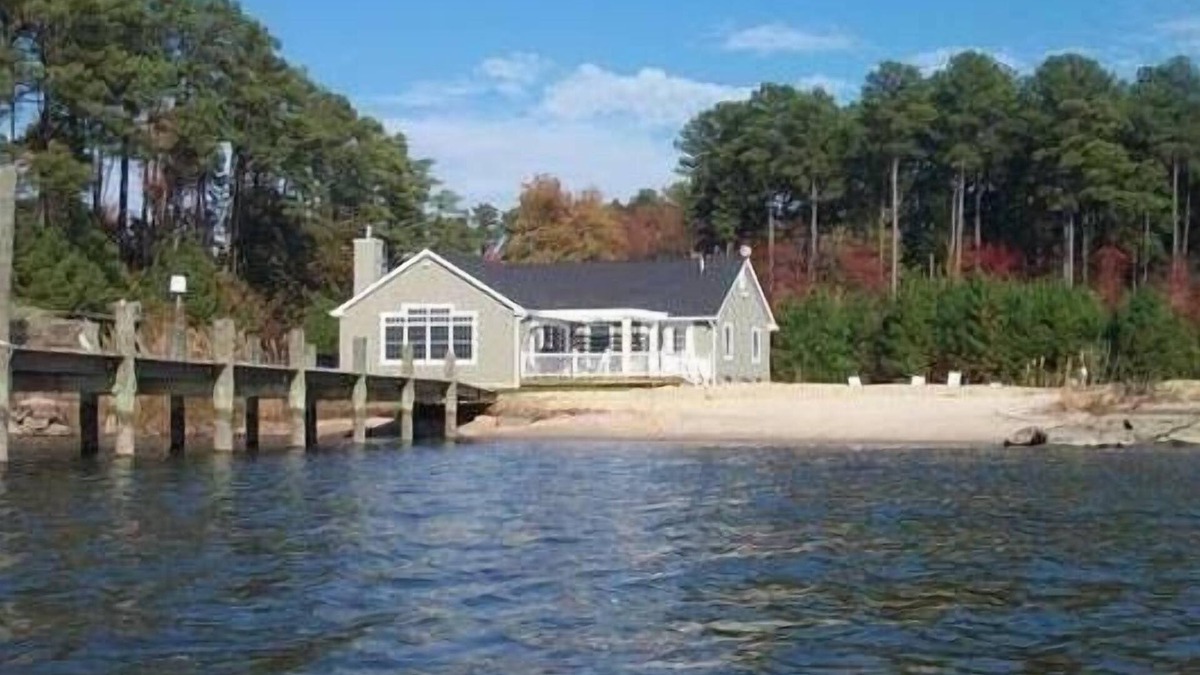 Woolford Cottage | Cedar Point 6.5 Acre Waterfront Family Retreat With Pool And Sandy Beach!