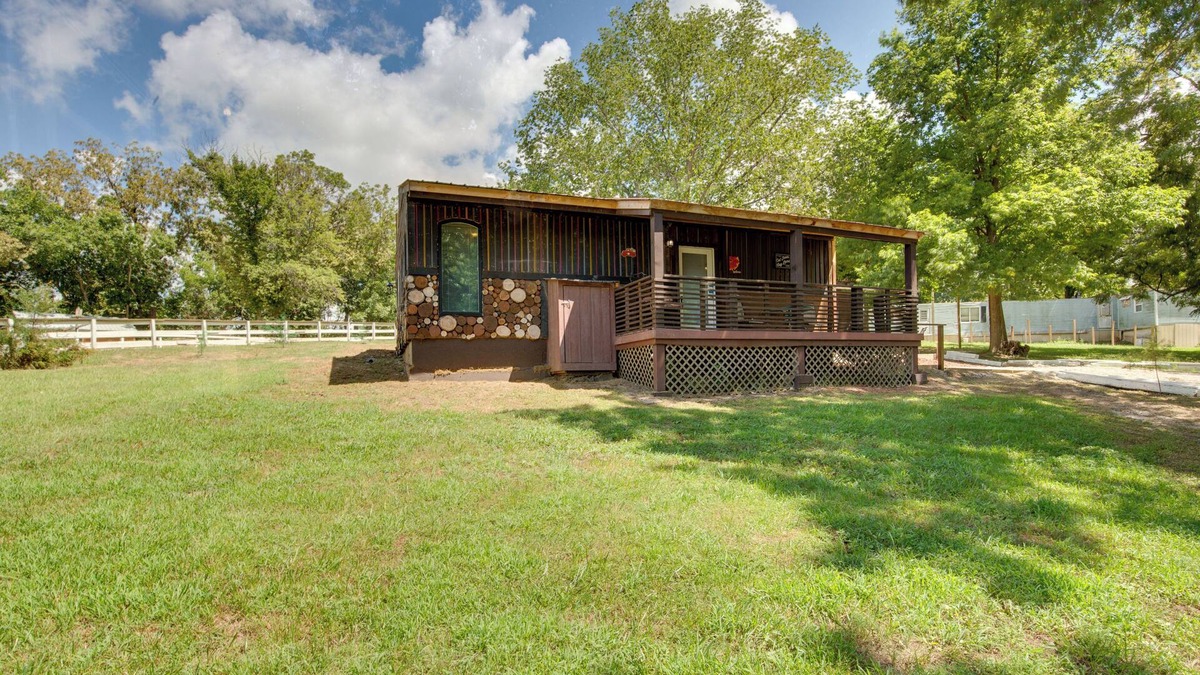 Lake Lafayette Cabin | 'Cedar Pointe' - Peaceful Lake Cabin in Odessa