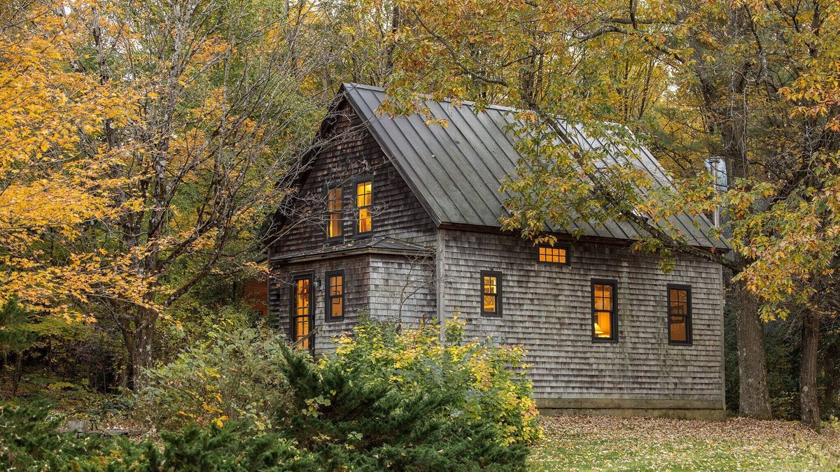 Charlotte House | Cedar Shingle Home on Scenic Road w Hot Tub