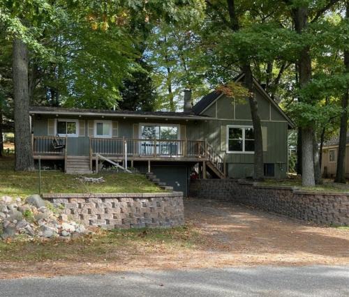 Canadian Lakes House | Cedar Shores Retreat