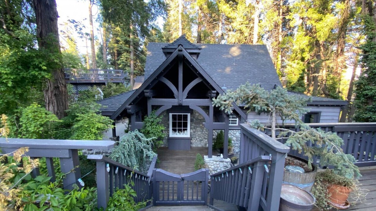 Twin Peaks Ski Chalet | Cedar Snow Cottage in Alps of Lake Arrowhead
