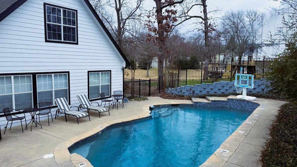 Malakoff House | Cedar Sunsets - Lakefront retreat with Private Pool & Gameroom!