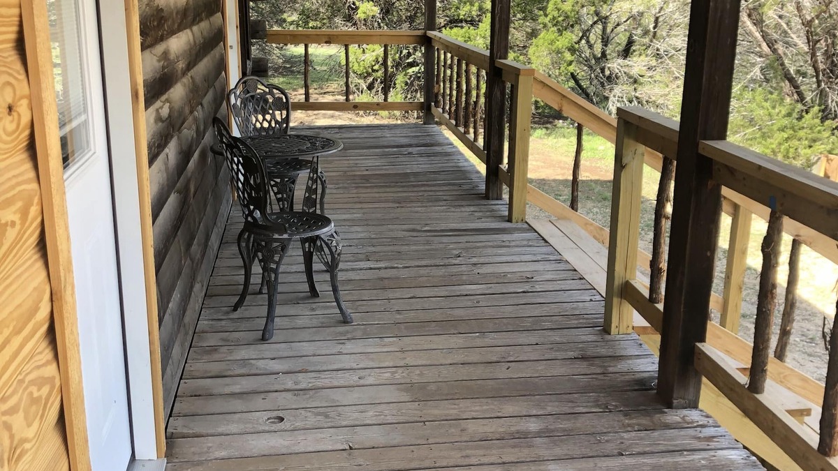 Granbury Cabin | Cedar Vista Log Cabin - Tranquil getaway on 14 acres! Pet Friendly!