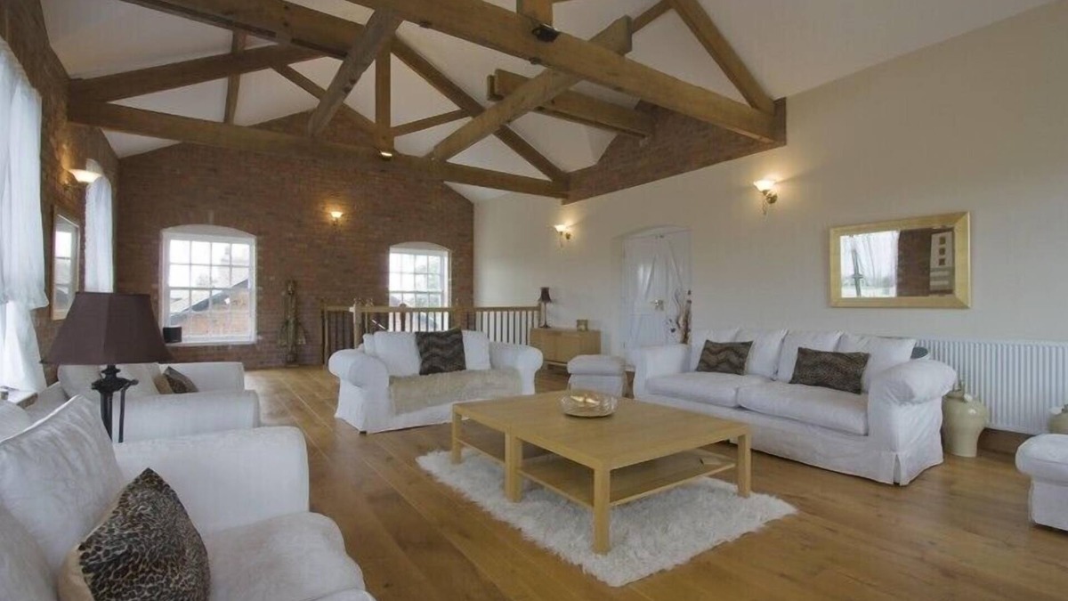 Driffield House | Celebration House/Victorian Railway Conversion. Sleeps up to 18 guests.