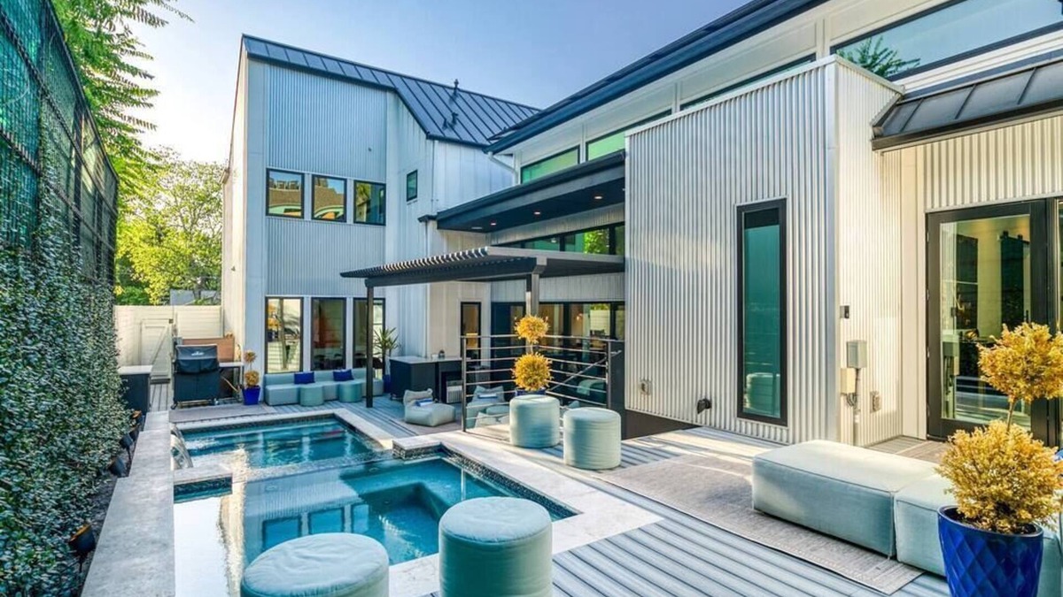 South Congress House | Celebrity Dream Home: Sauna, Cold Plunge, Gym
