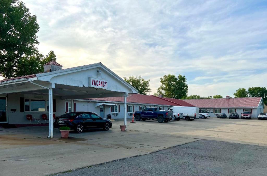 Clarinda Hotel | Celebrity Inn