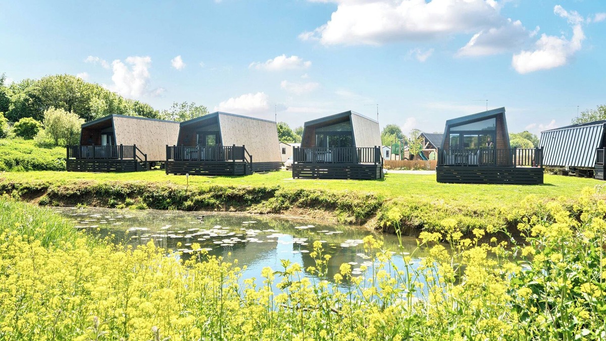 Great Billing Cottage | CELESTIAL SKYLIGHT - BILLING AQUADROME in Billing Aquadrome Holiday Park