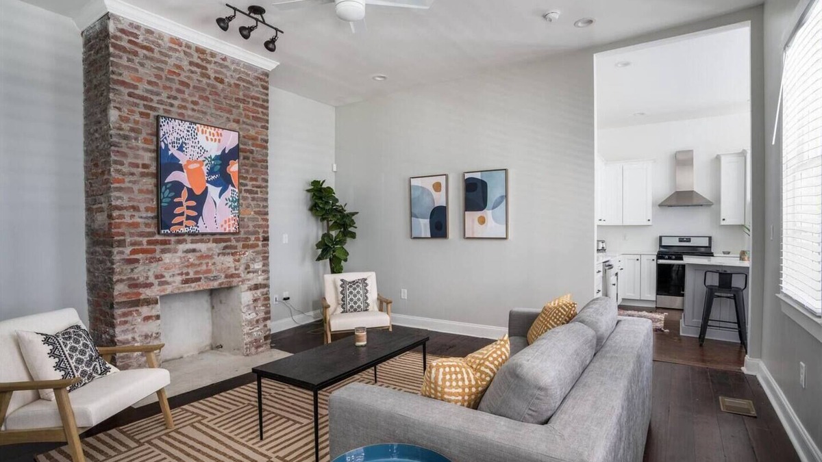 Radcliffeborough Apartment | Celestine Suite | A 5-Block Walk to King Street