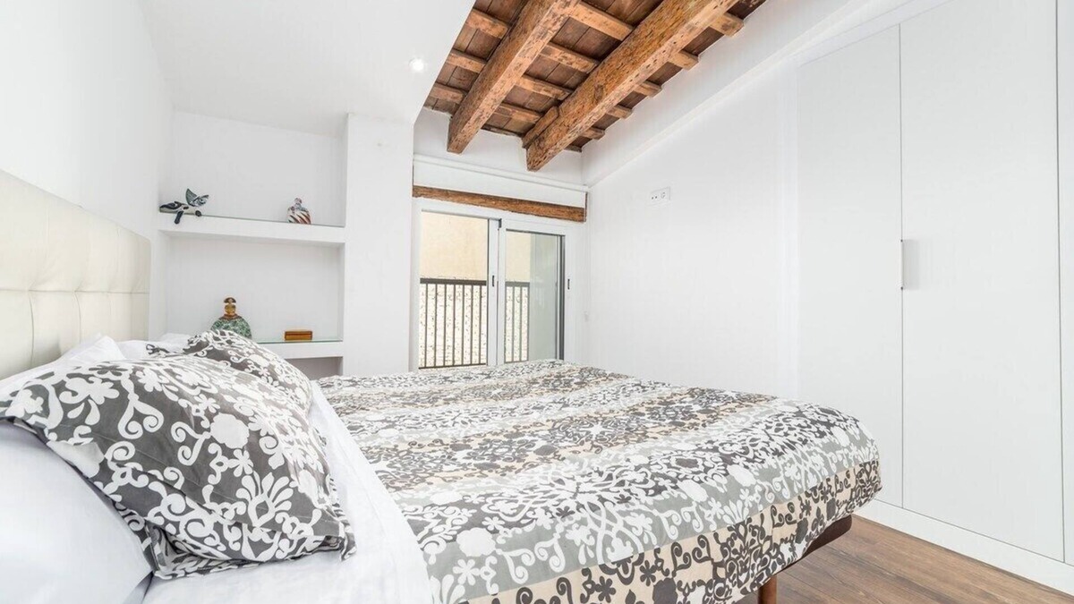 La Seu Apartment | CENTER-2BR, 2BA-ATTIC-TERRACE,VIEW, WI-FI, A/C