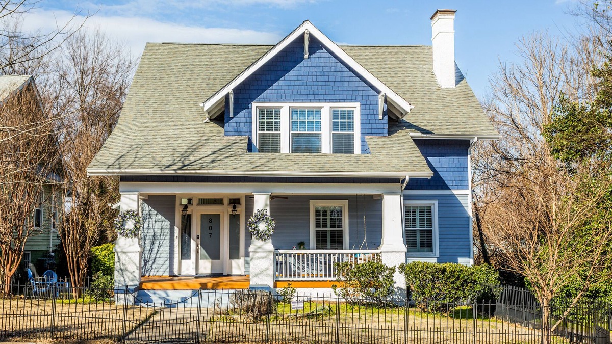 Downtown House | Center Downtown Raleigh, 2900sqft Home, Fenced, Porch, Grill, Clean Stylish New