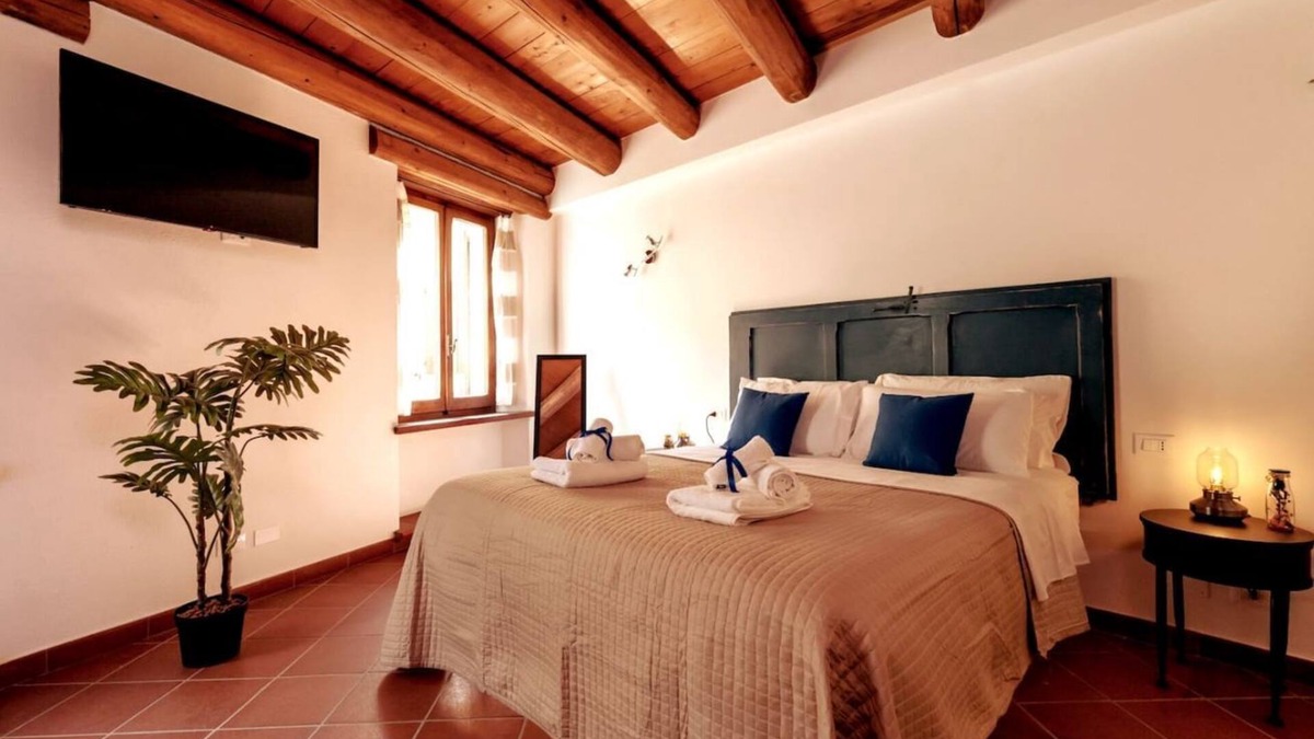 Sirolo Apartment | [★CENTER★] in square with parking, Climate & WiFi