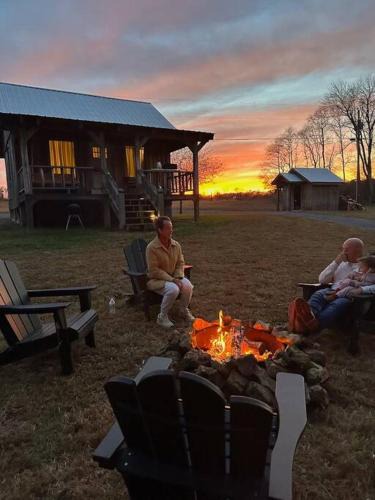 Smithville House | CenterHillLakeSereneCouplesTinyCabin 3