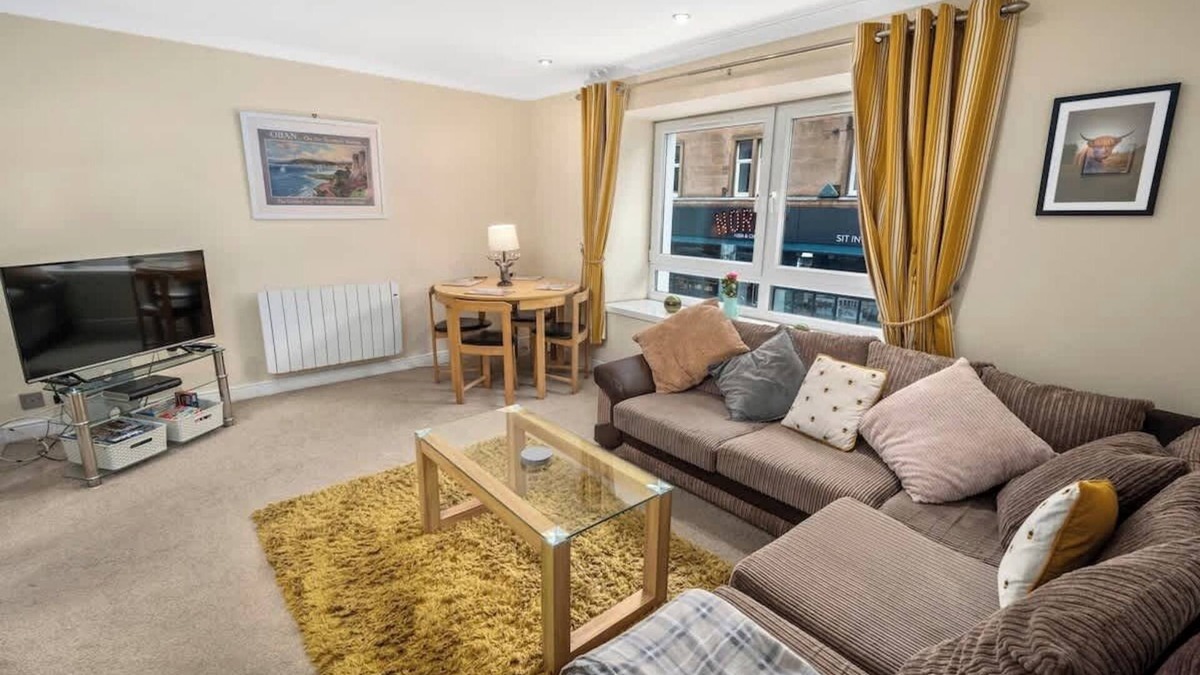 Oban Apartment | Central Stay on Main st. w/Harbour Views
