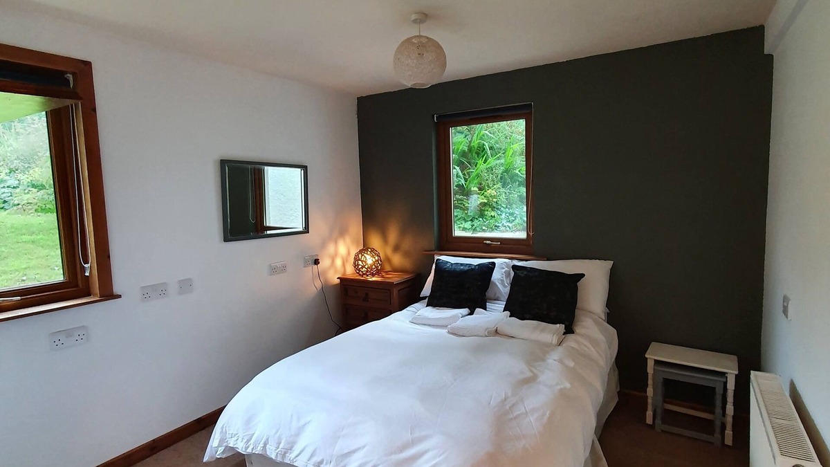 The Hebrides House | Central 1 bedroom property located on NC500, large private garden, pet friendly!