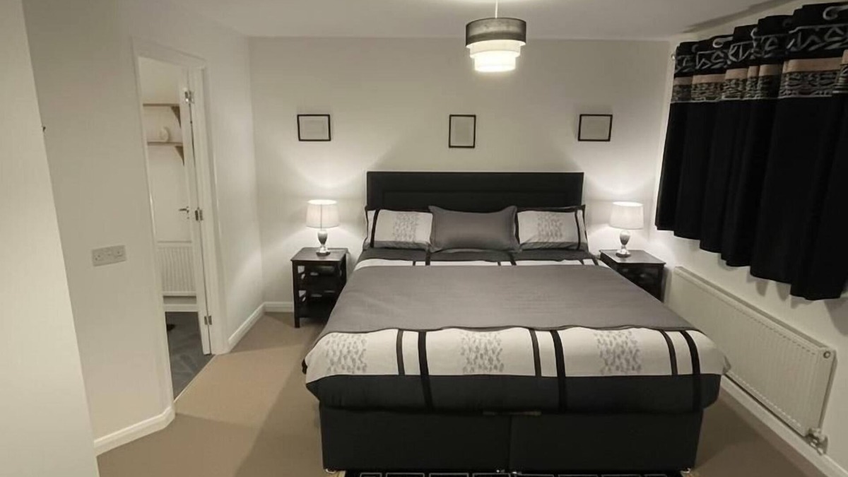 Darley Abbey Apartment | Central 2-Bed Apartment - Sleeps 5 & Free Parking