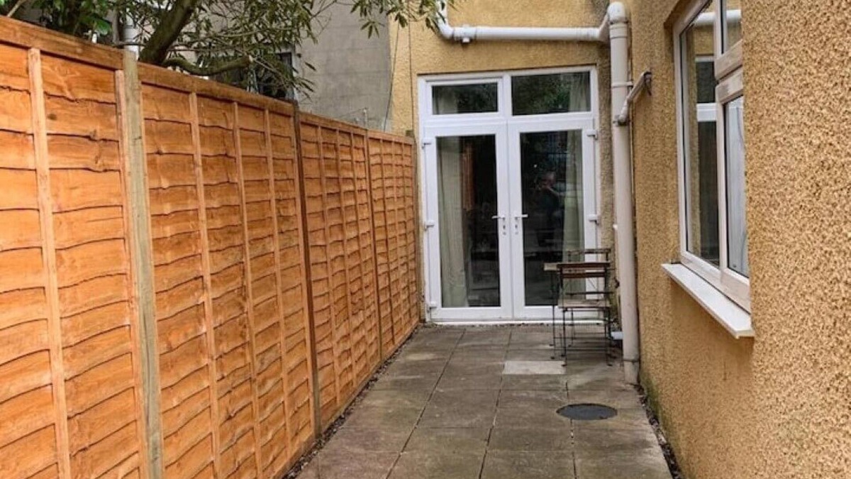 Horfield Apartment | Central 2 bed flat with off street-parking