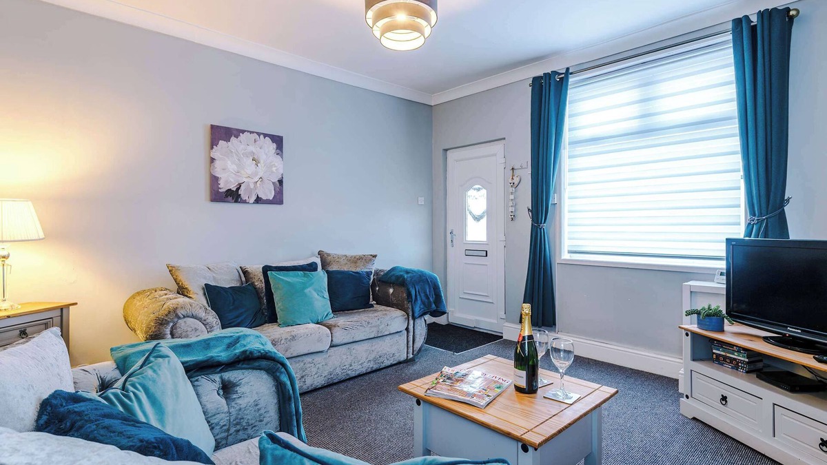 Crewe Apartment | Central 2 Bed Home in Crewe, Perfect for Business!
