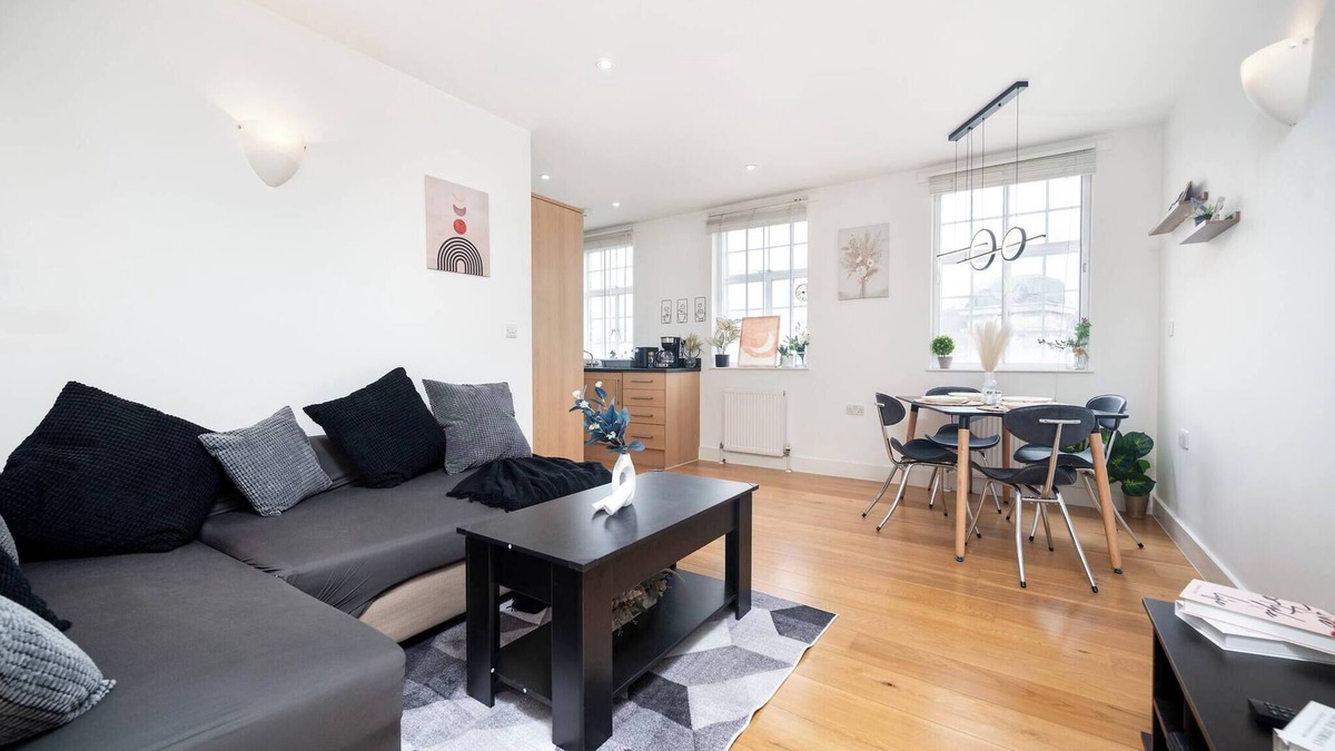 Stockwell Apartment | Central 2BR Fast Wi-Fi Ideal for Travellers