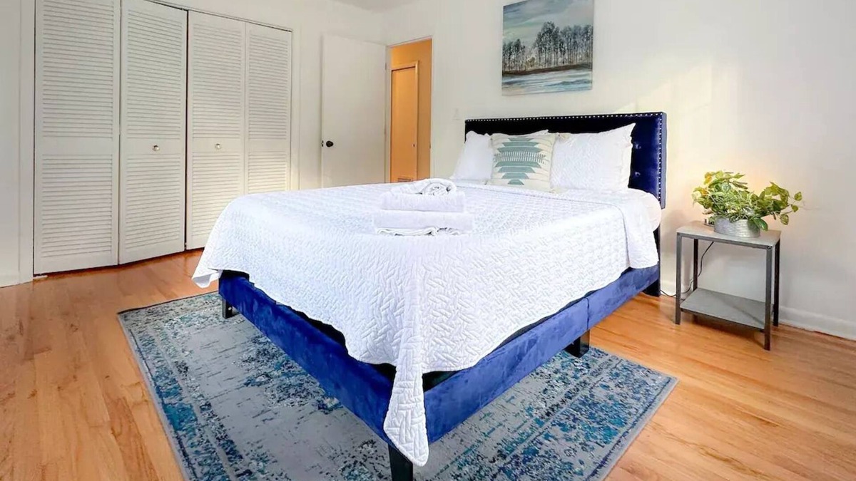 Tallahassee House | Central 4/3 with 2 Masters + Bonus Space. 4 TVs!