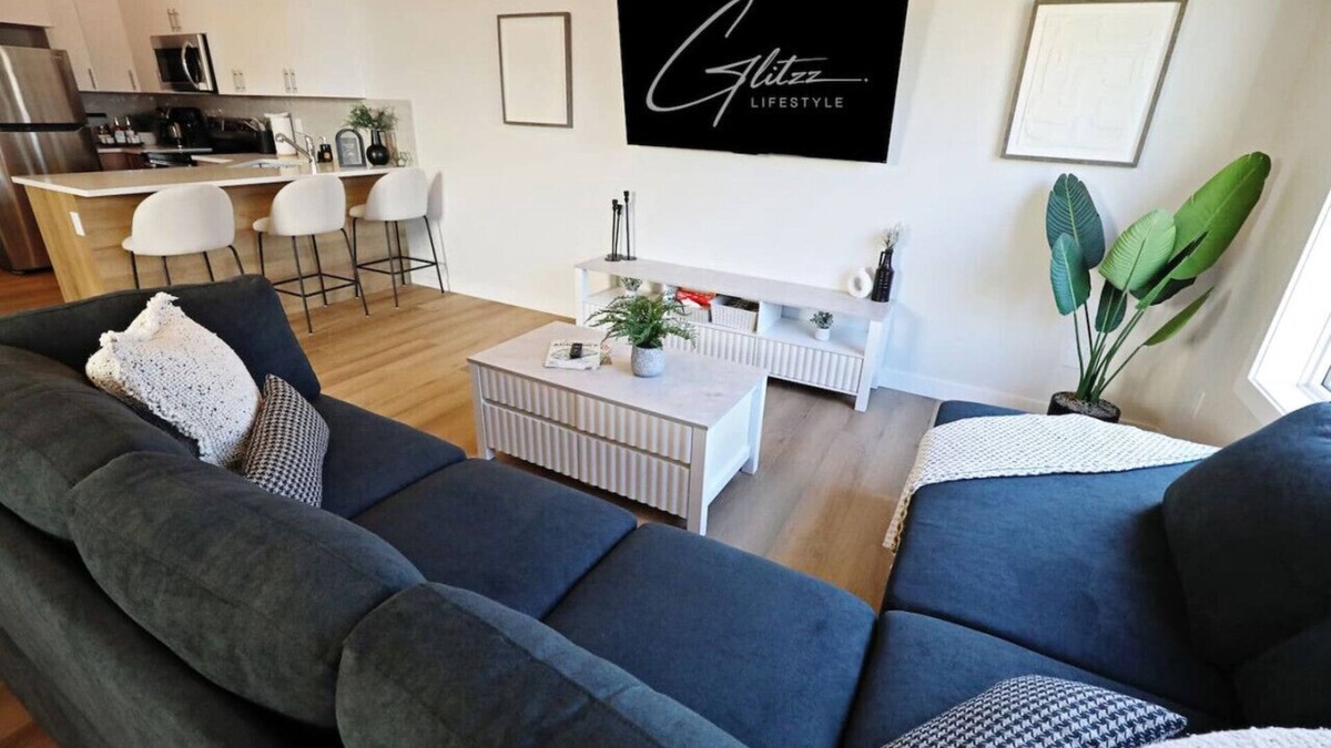 North Central Edmonton House | Central 5 Bedroom |A/C|Rogers|Commonwealth|EXPO
