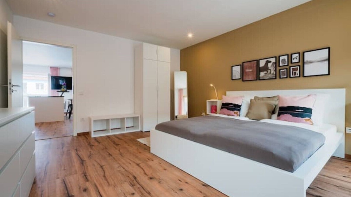 Saarbruecken Apartment | Central 80 sqm city apartment (No. 6) for 4 pers.