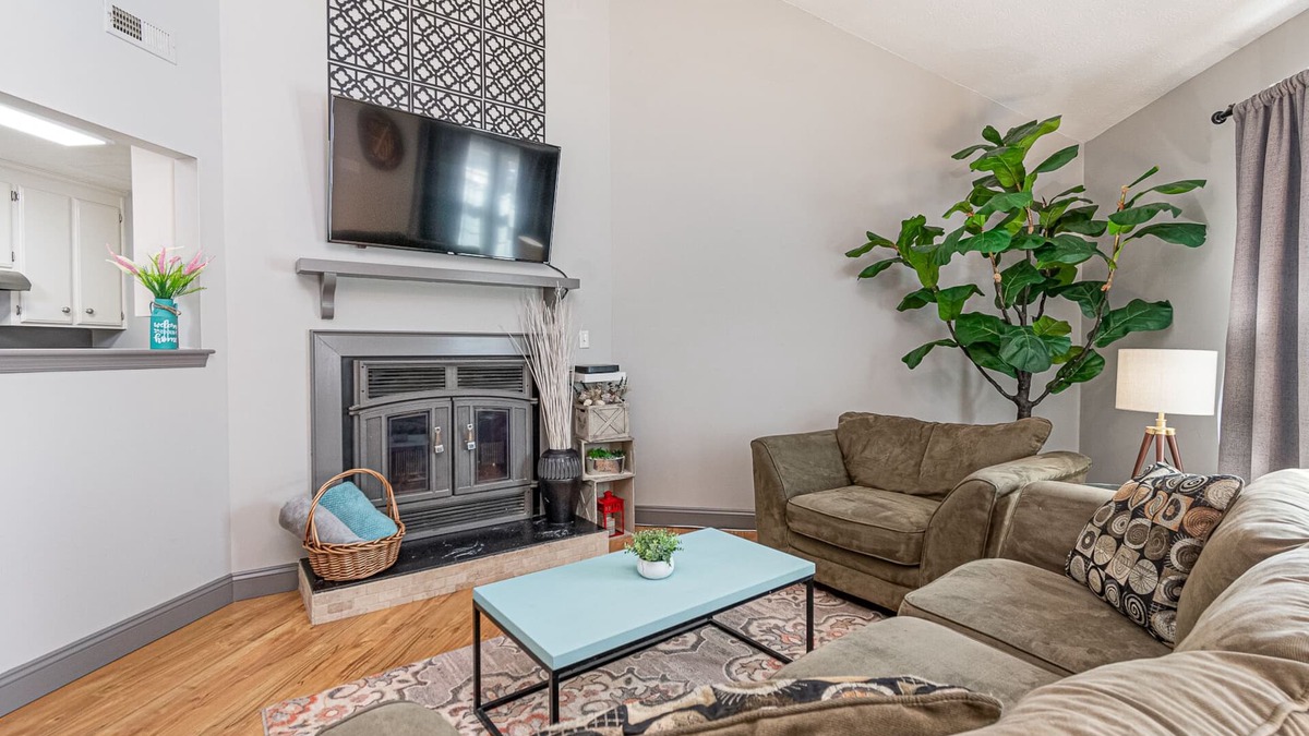 Hampton Condo | Central and Chic Hampton Condo! 2 br 2 ba W/D +WIFI! Dog Friendly