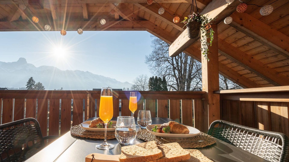Thun Apartment | Central apartment with Alps view & own parking space; contactless self check-in!
