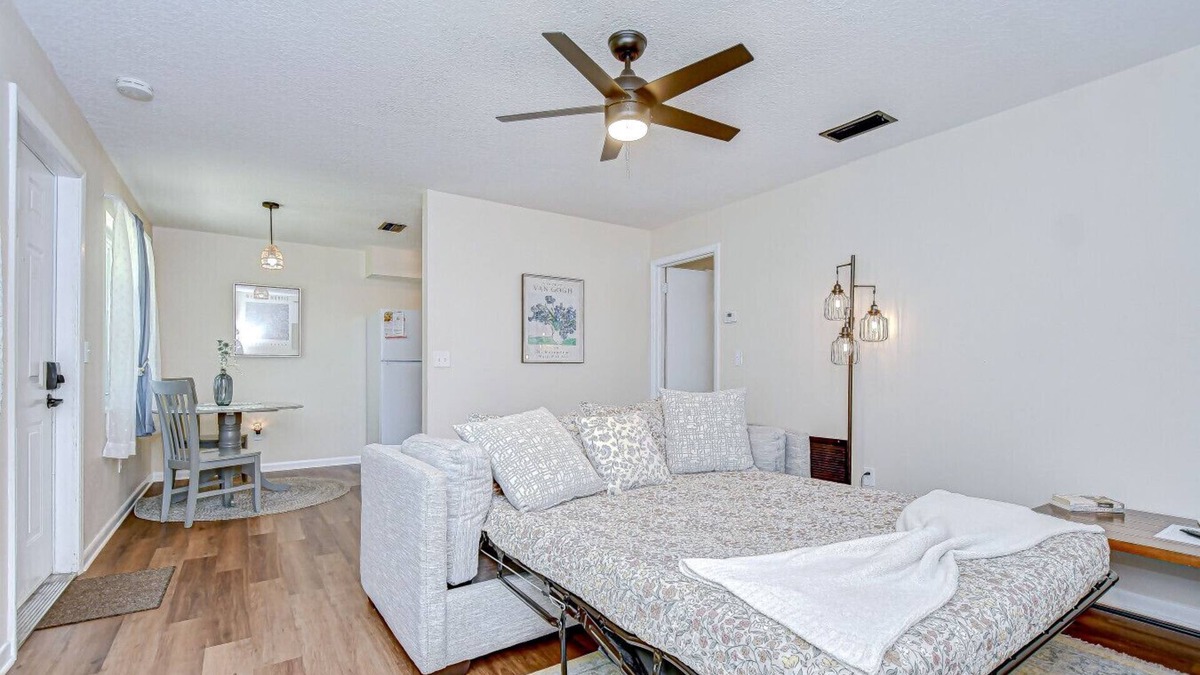 Pinellas Park Apartment | Central Apt: Heated Pool, W/D on Site