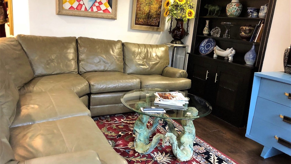 Central Business District Apartment | Central art and eclectic B