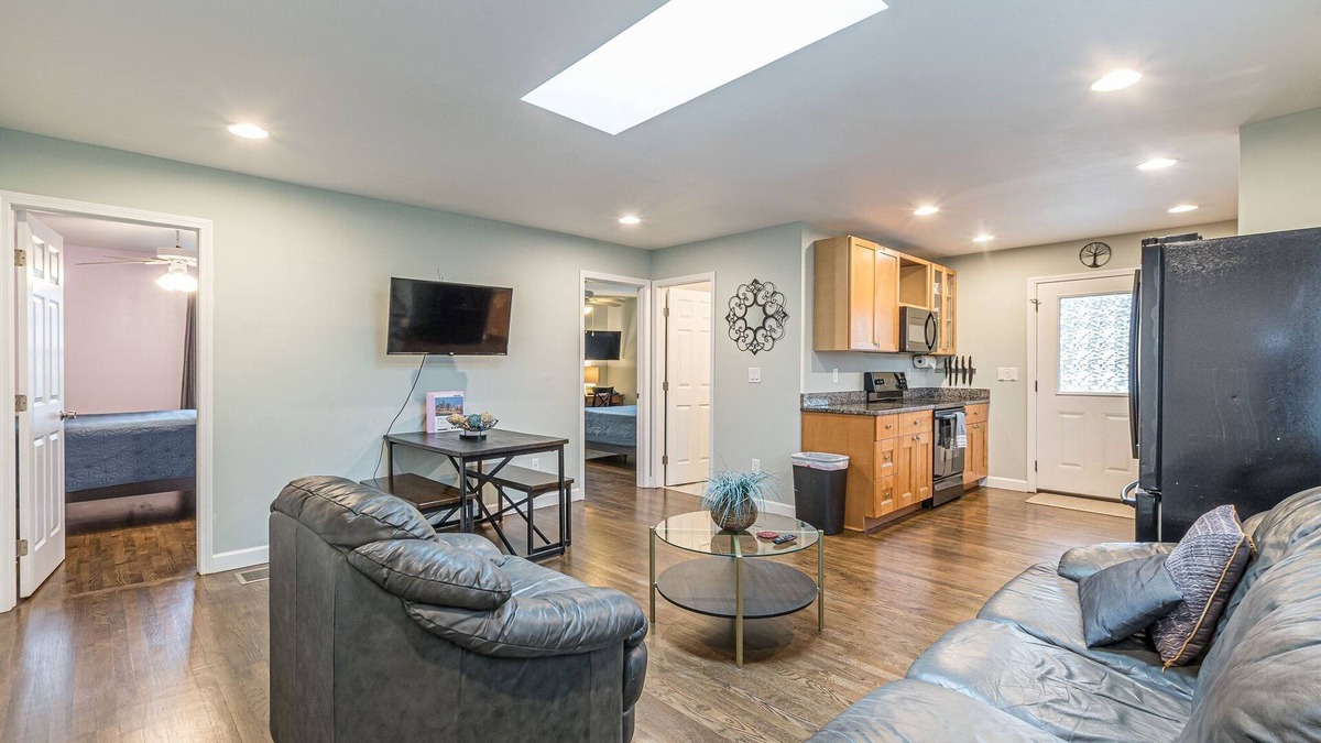 West End House | Central Atlanta 2BR with Driveway