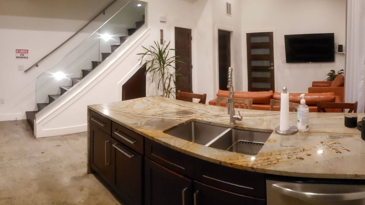 MLK House | Central Austin Private Modern 1BR 1.5BA Home w/Balcony, Full kitchen, W/D, WiFi