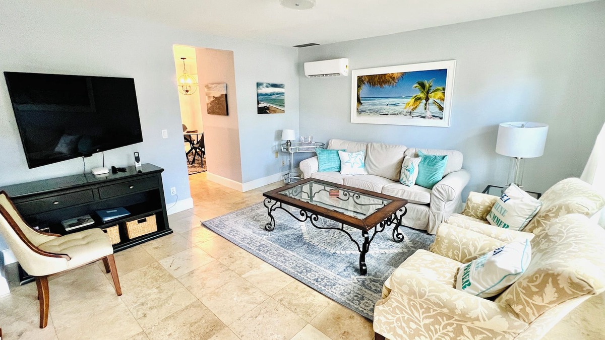 Central Beach House | Central Beach Cozy and Convenient Beachside.