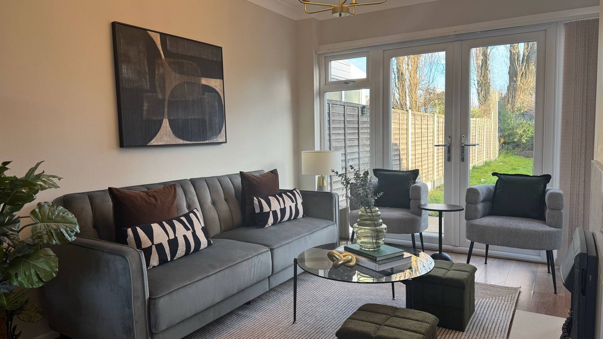 Sheldon House | Central Birmingham Luxury House for 8 people with parking, garden, near NEC, BHX
