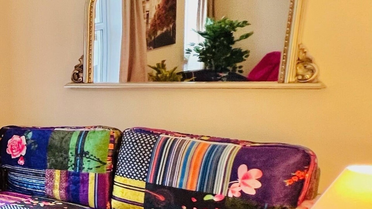 Keynsham Apartment | Central Bristol/Bath both 9 mins by train - by river, park in Conservation Area