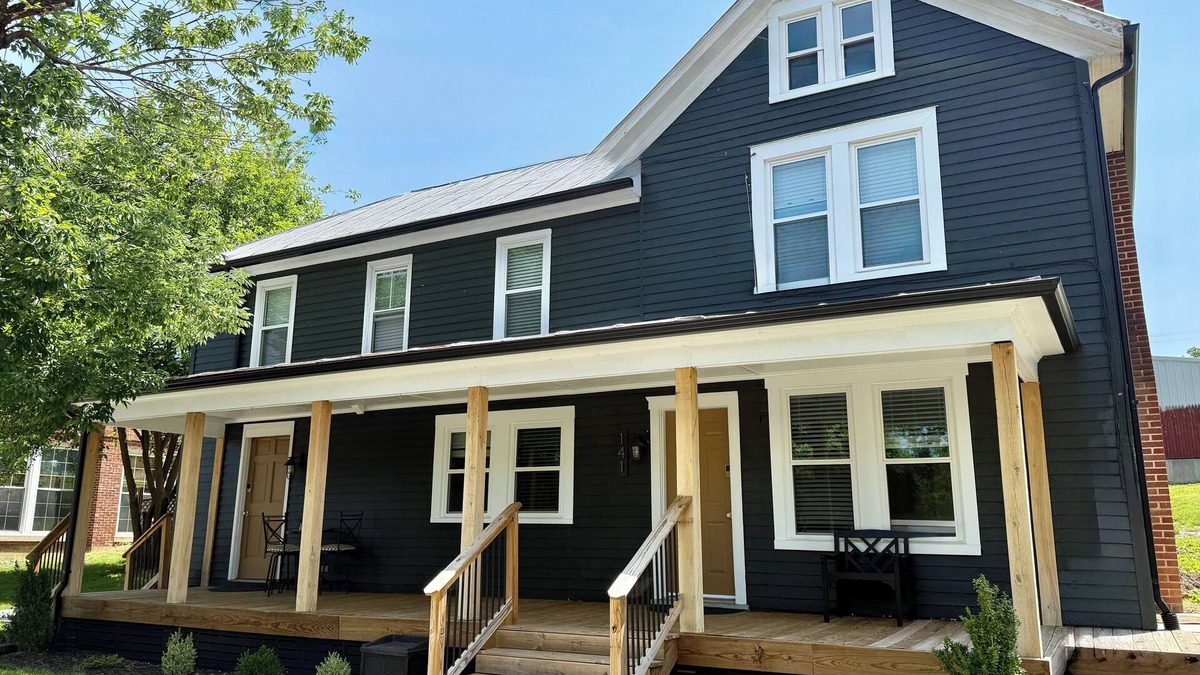 Broadway House | Central Broadway Stay across from the Park & Creek - Shenandoah Valley Treasure!
