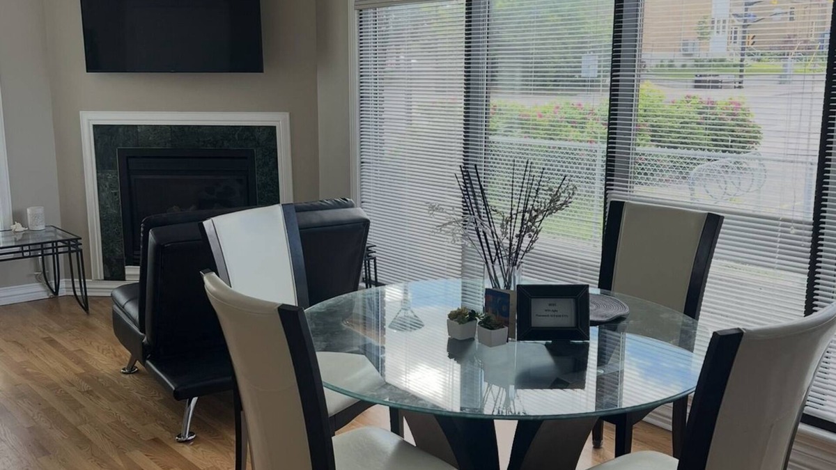 Glebe Apartment | Central Canal Sunny Studio Private entry, Private parking, Deck