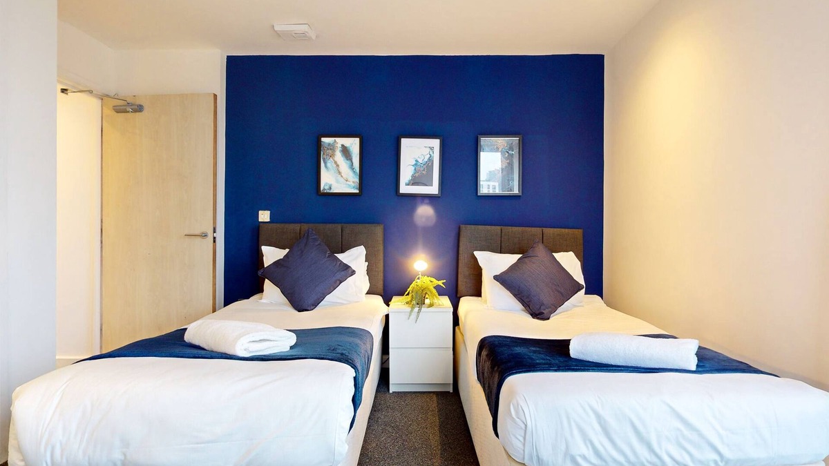 Cardiff City Centre Apartment | Central Cardiff Penthouse With Roof Terrace & City View