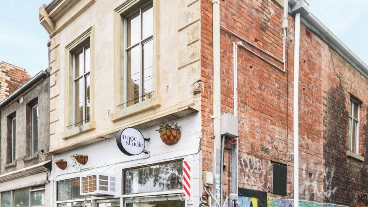 Carlton Apartment | Central Chic & Cool Carlton Apartment on Elgin St.