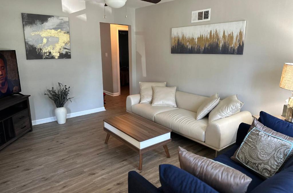Evansville Apartment | Central Chic on Washington